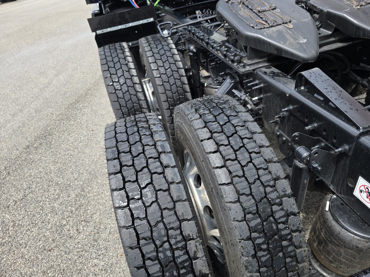 2026 Volvo - image 4