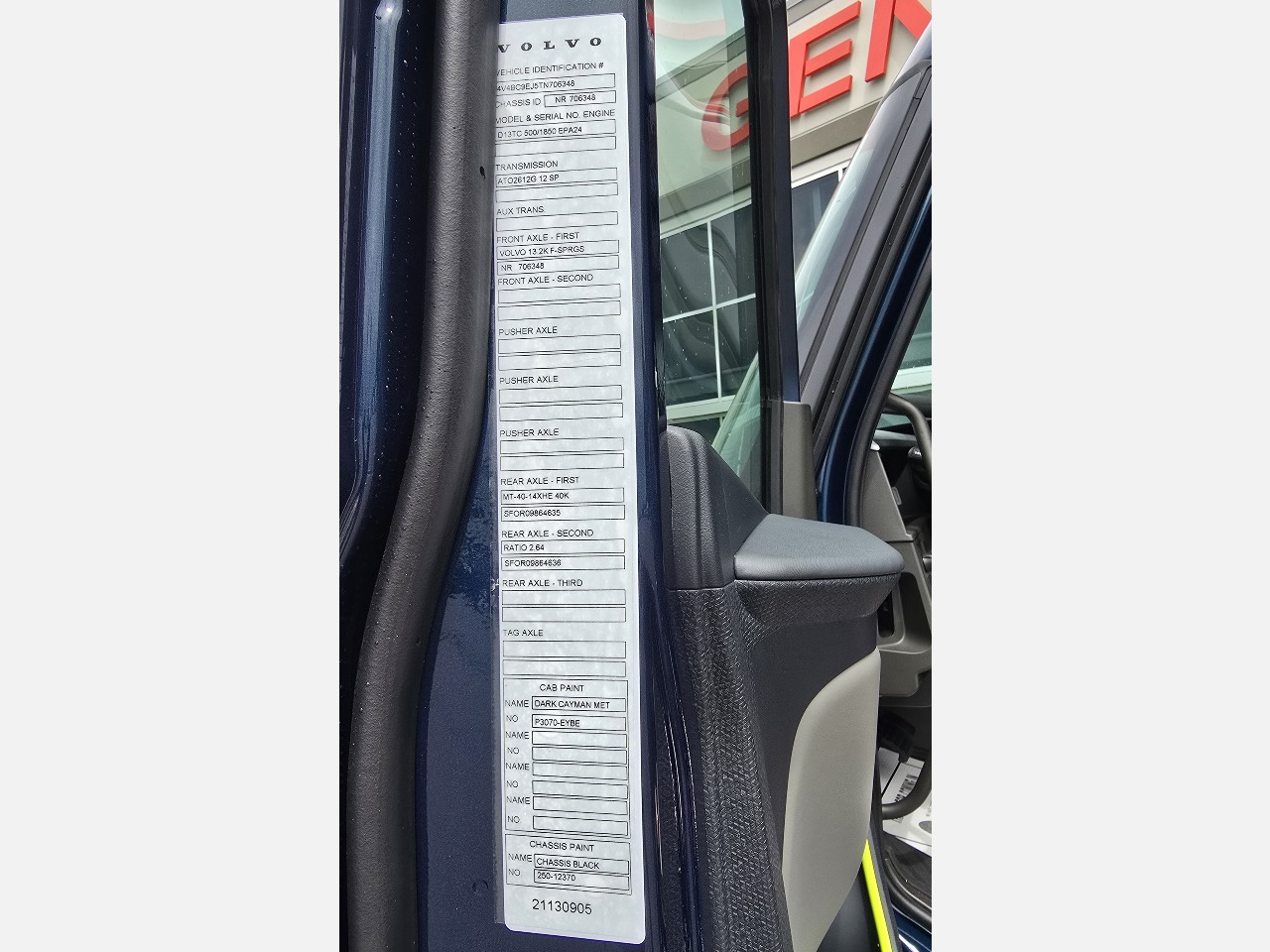 2026 Volvo - image 9