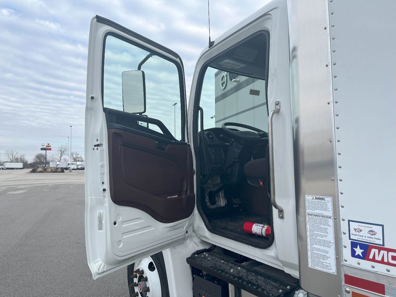 2025 Hino - image 10