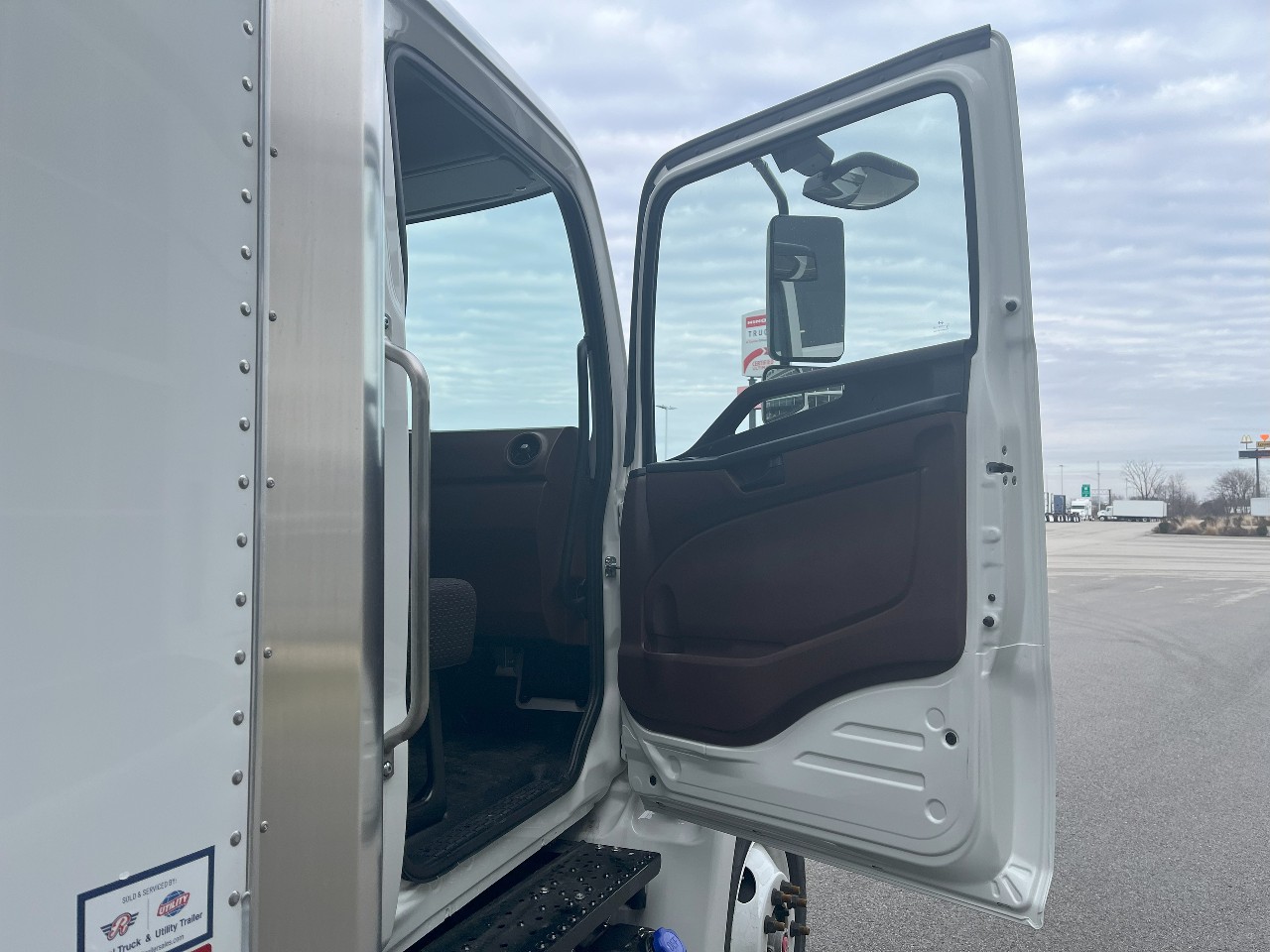 2025 Hino - image 16