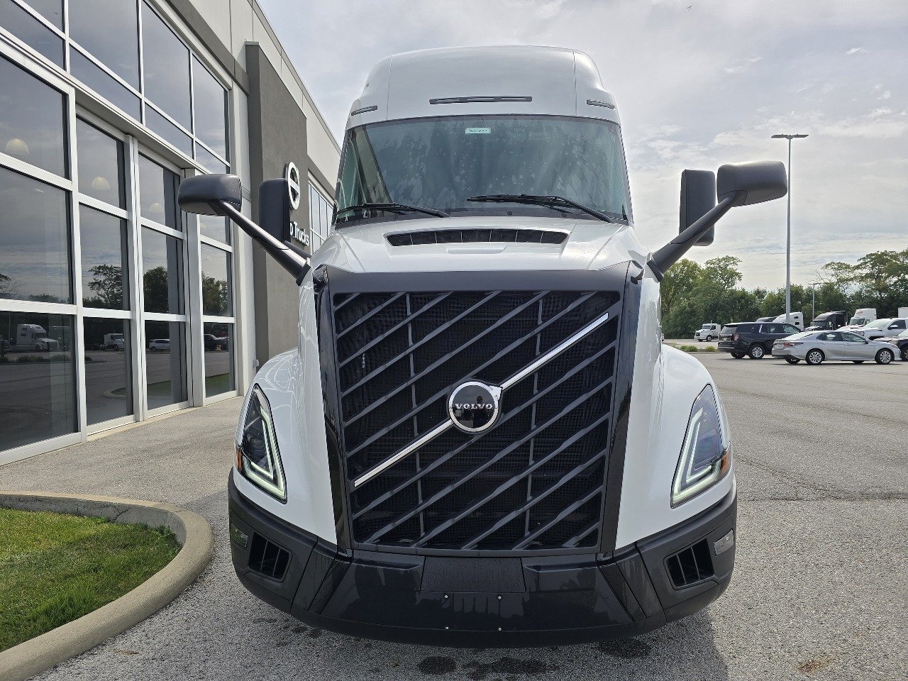 2026 Volvo - image 2