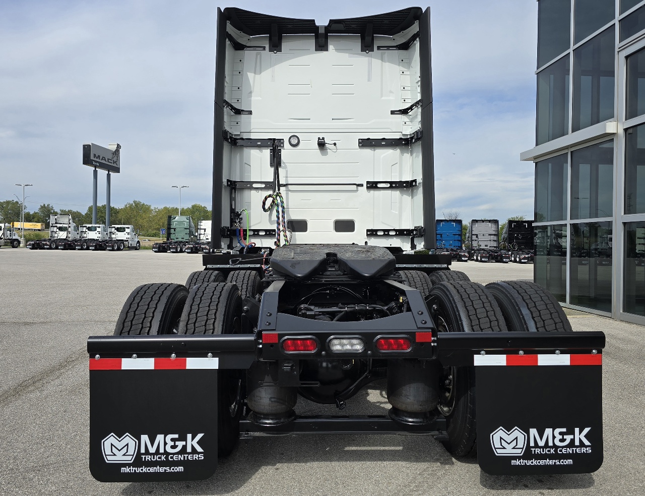 2026 Volvo - image 5