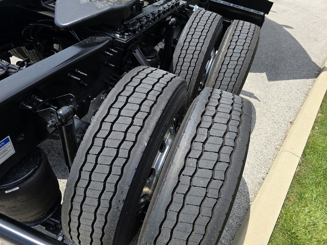 2026 Volvo - image 6