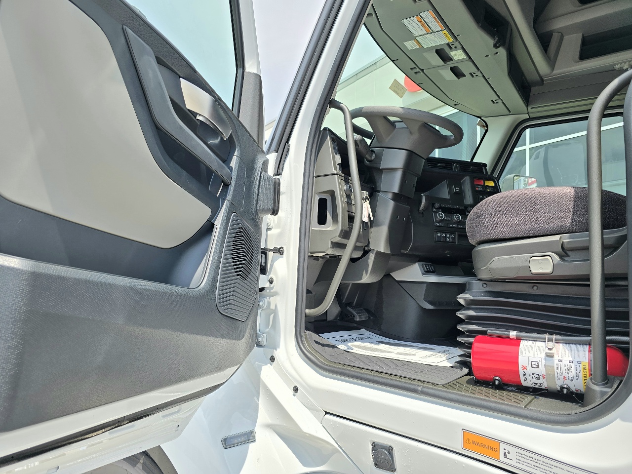 2026 Volvo - image 8