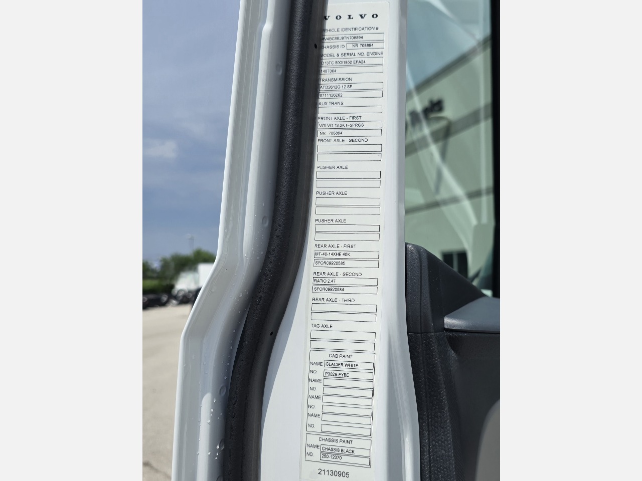 2026 Volvo - image 9