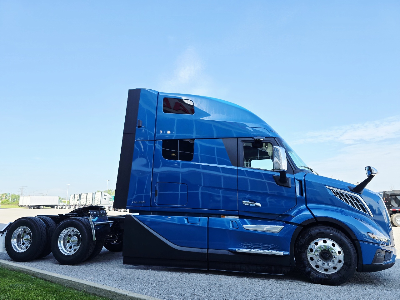 2026 Volvo - image 3