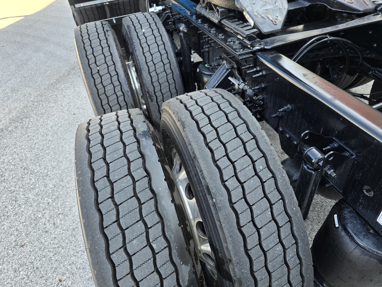 2026 Volvo - image 4