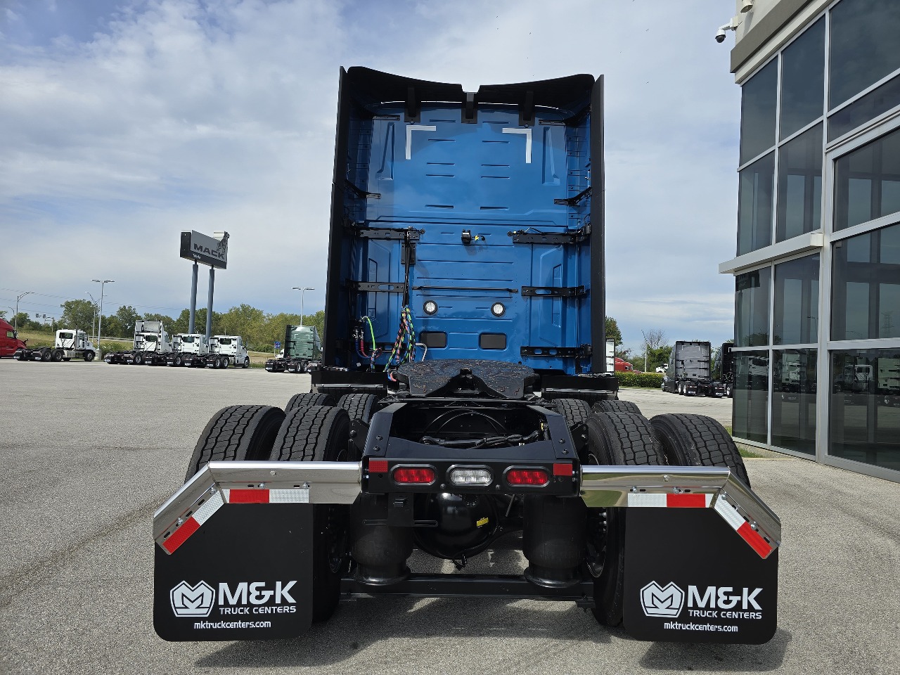 2026 Volvo - image 5