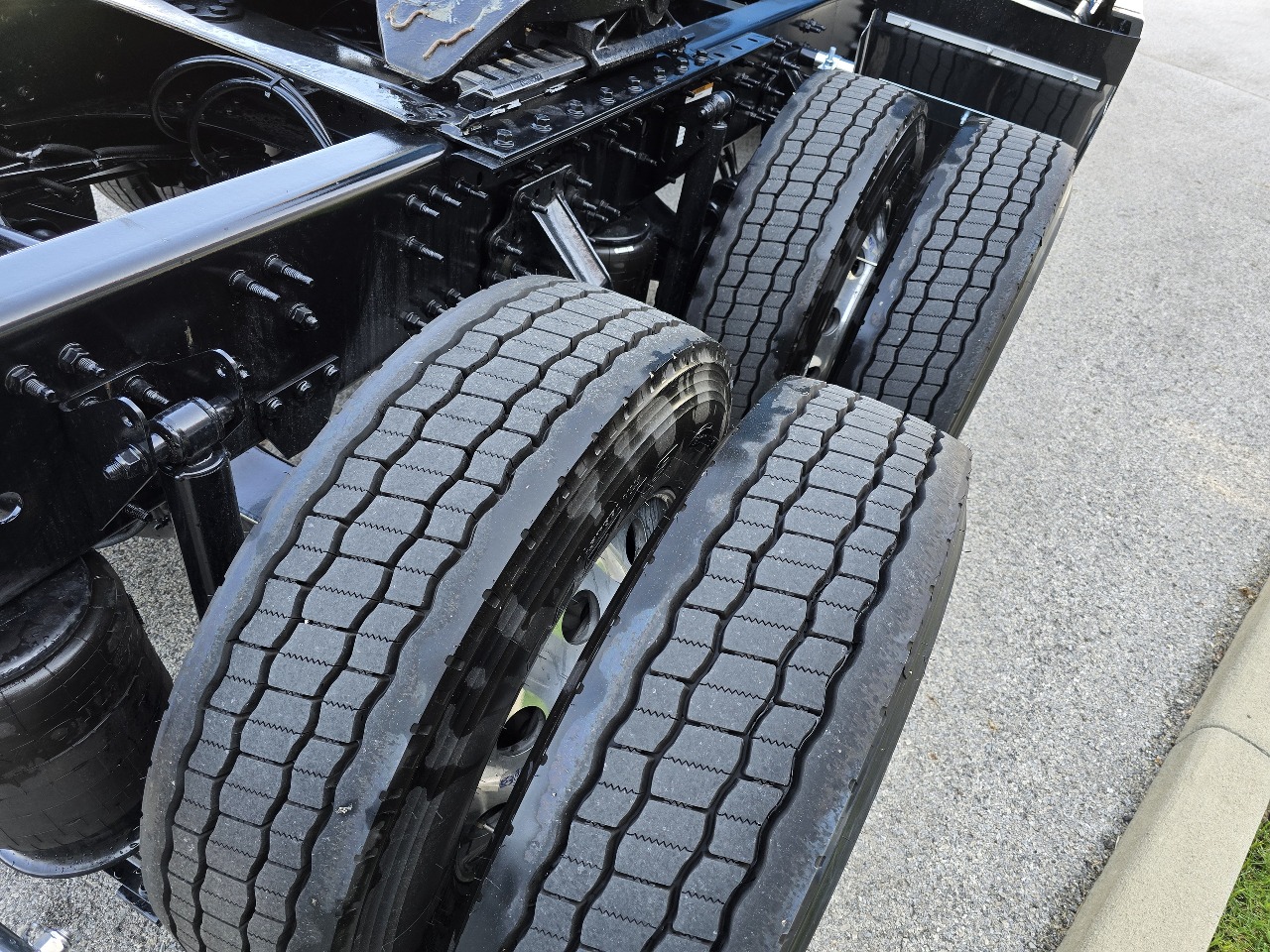 2026 Volvo - image 6