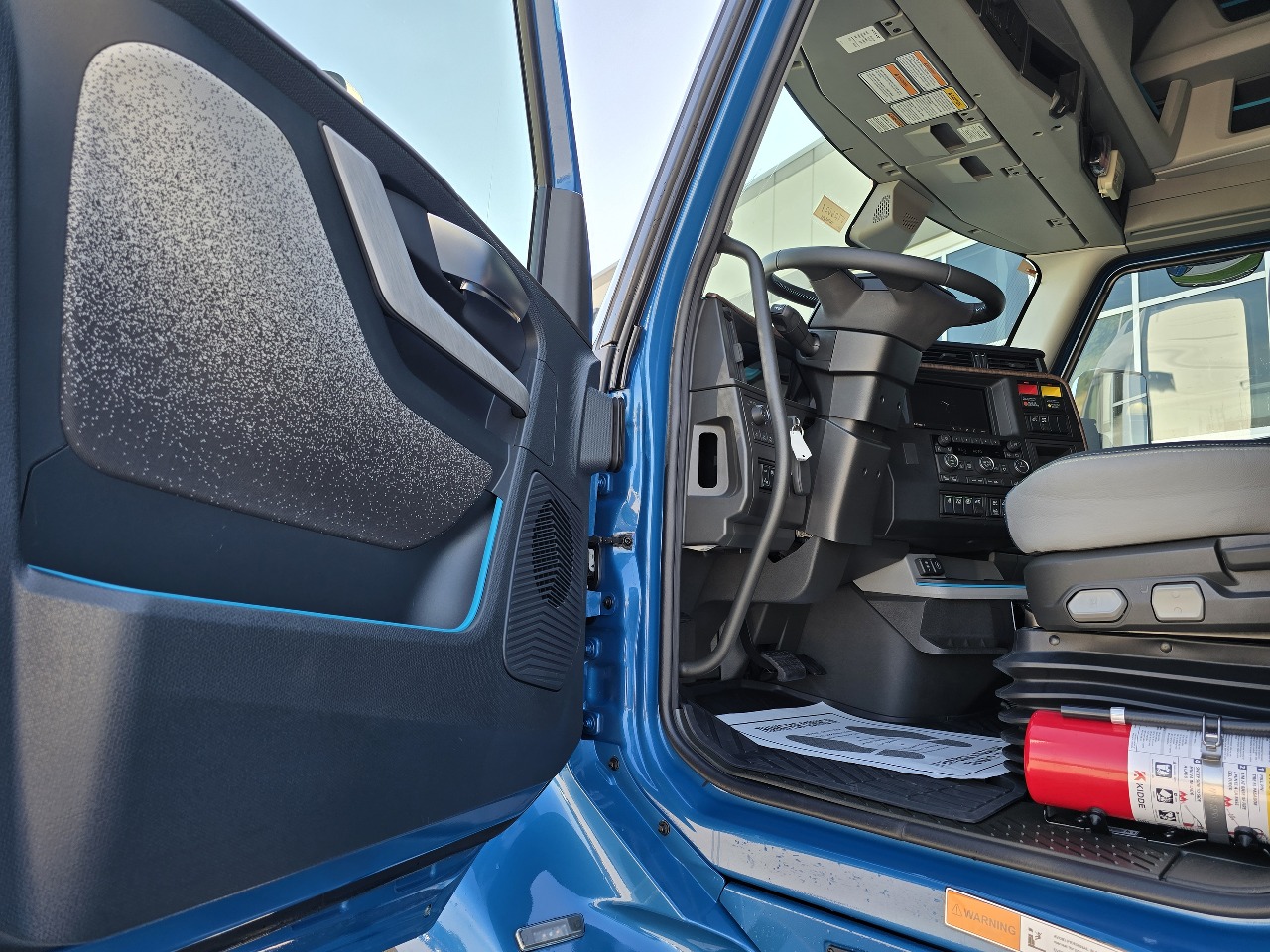 2026 Volvo - image 8