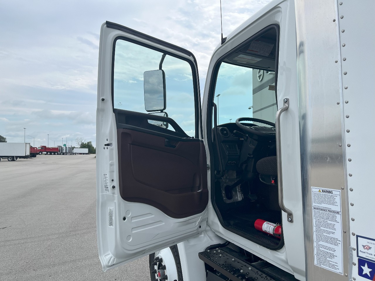 2025 Hino - image 10