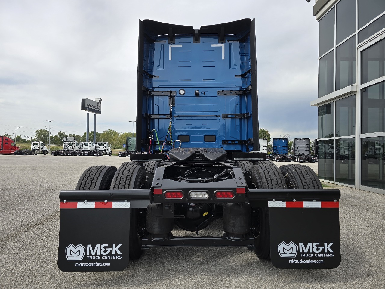 2026 Volvo - image 5