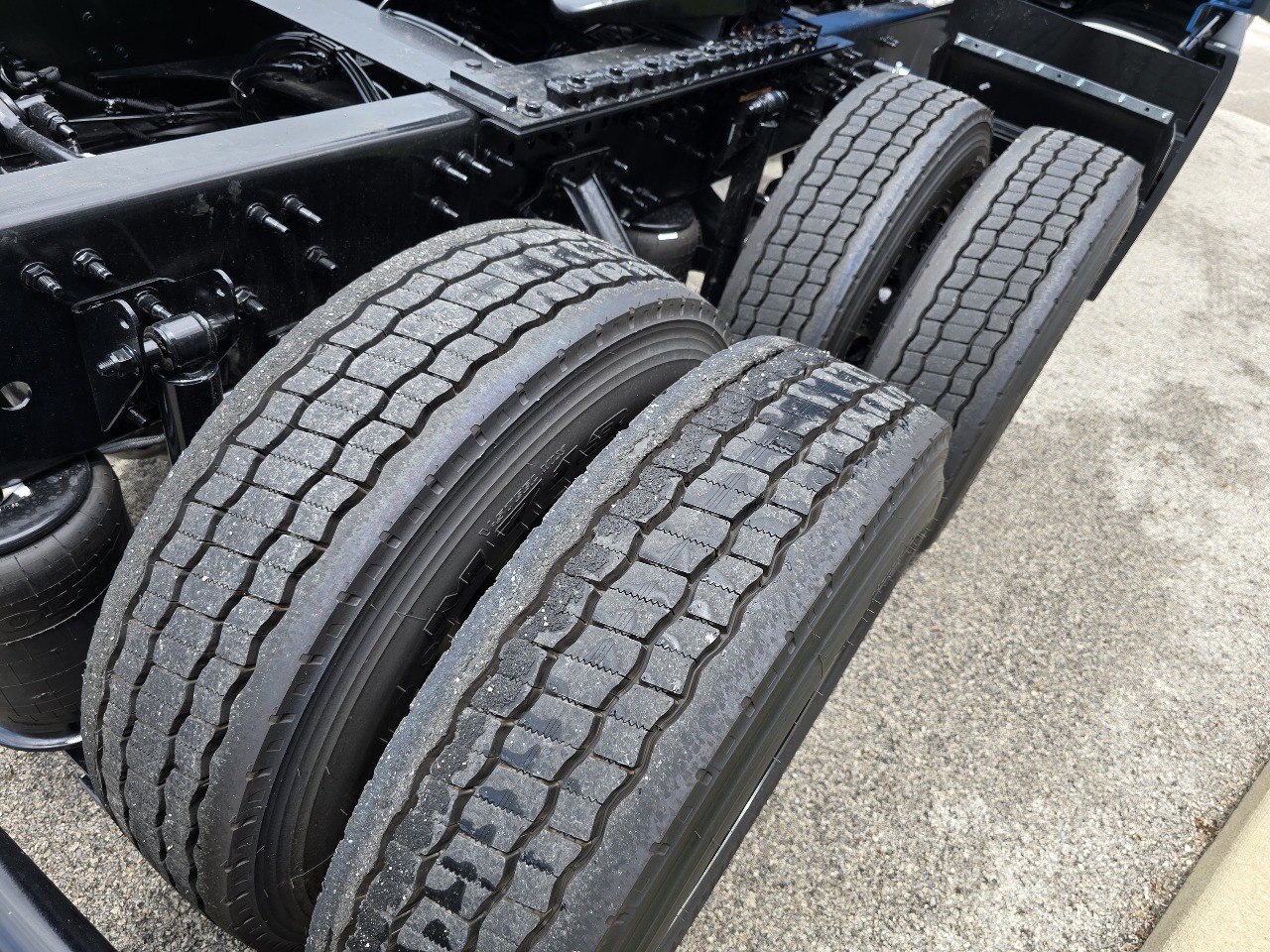 2026 Volvo - image 6