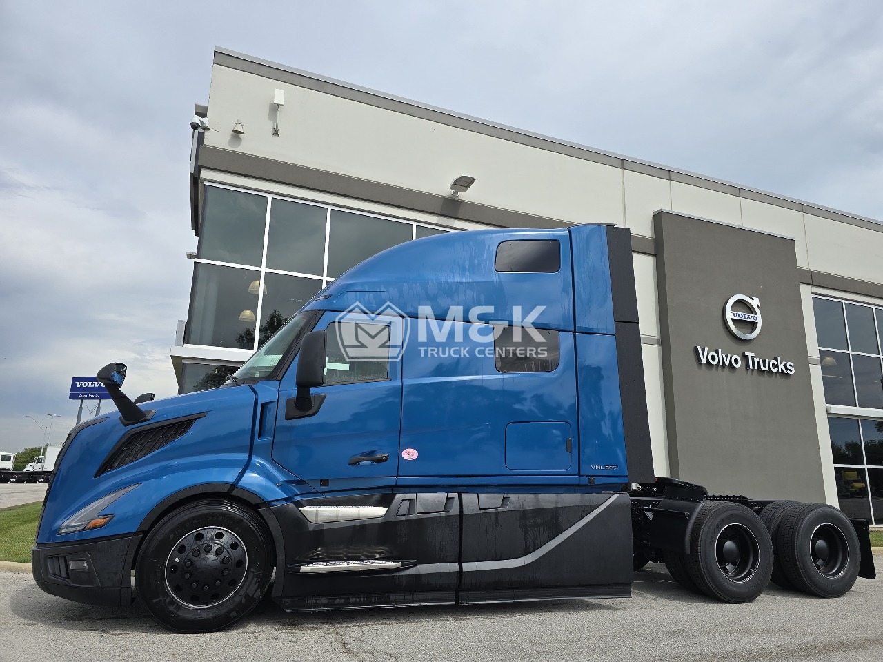 2026 Volvo - image 7