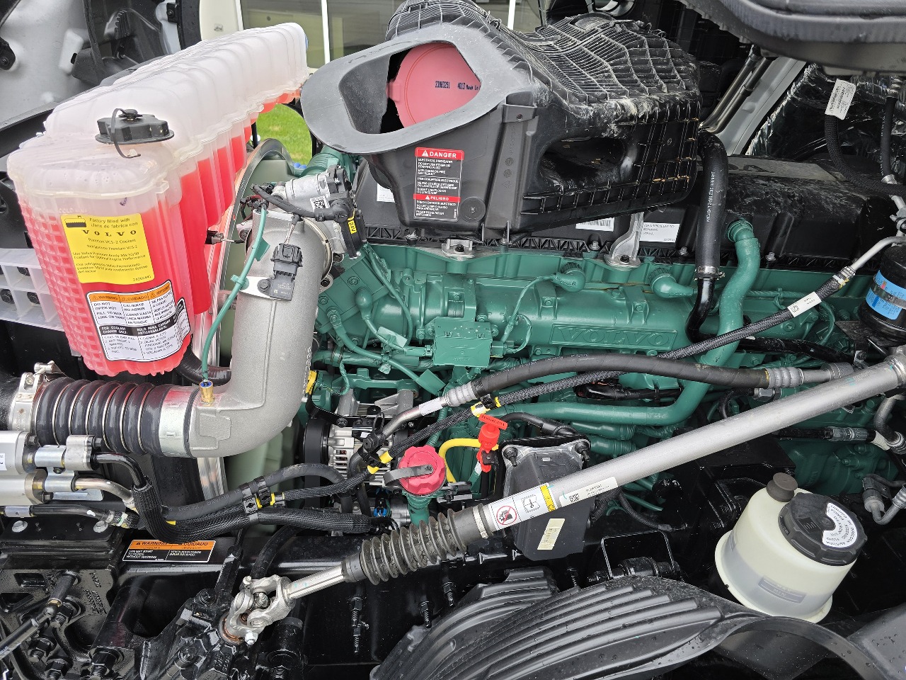 2026 Volvo - image 15