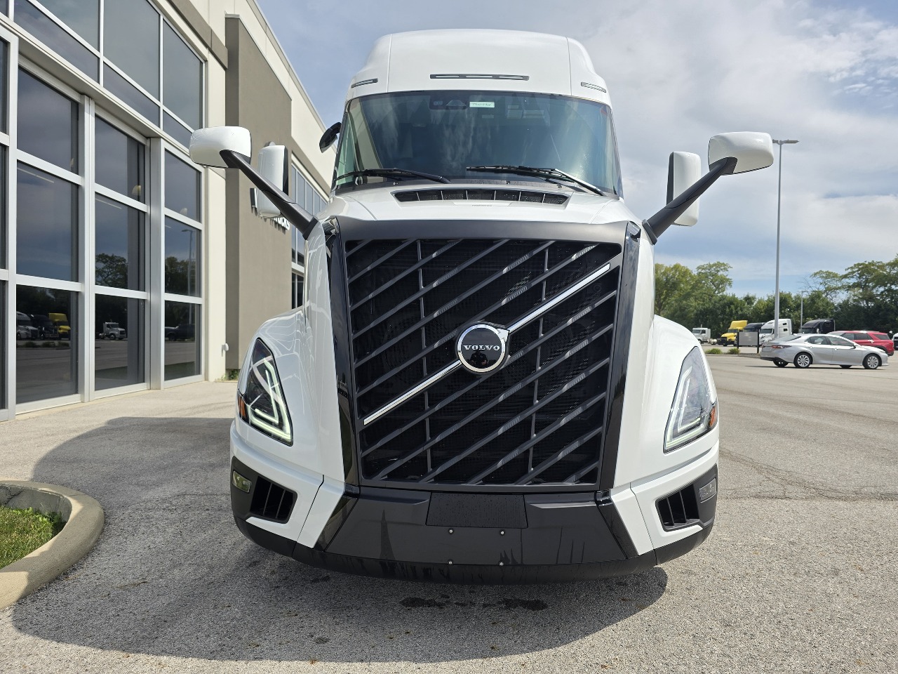 2026 Volvo - image 2