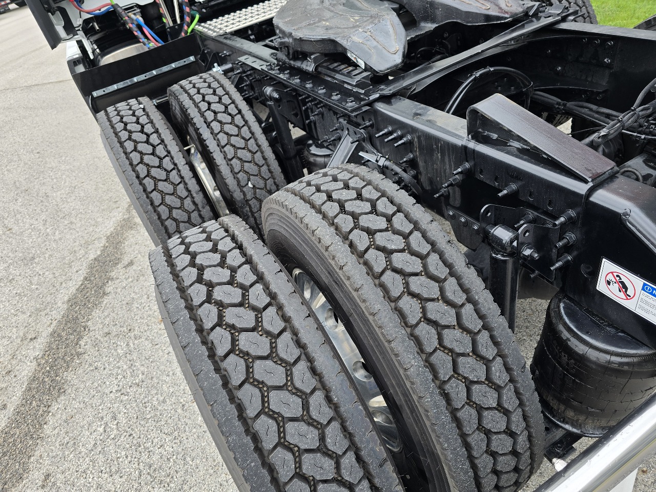 2026 Volvo - image 4