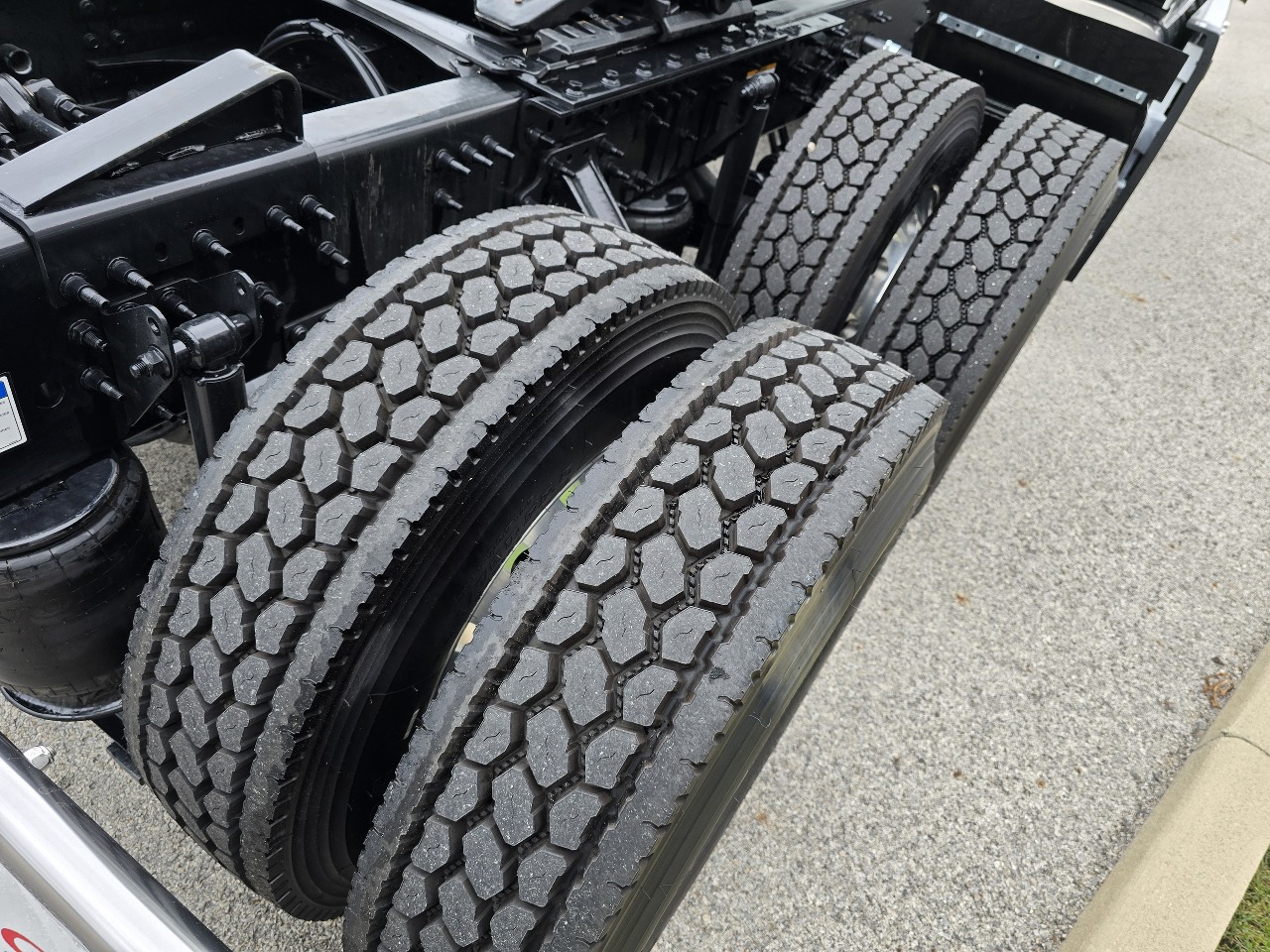 2026 Volvo - image 6