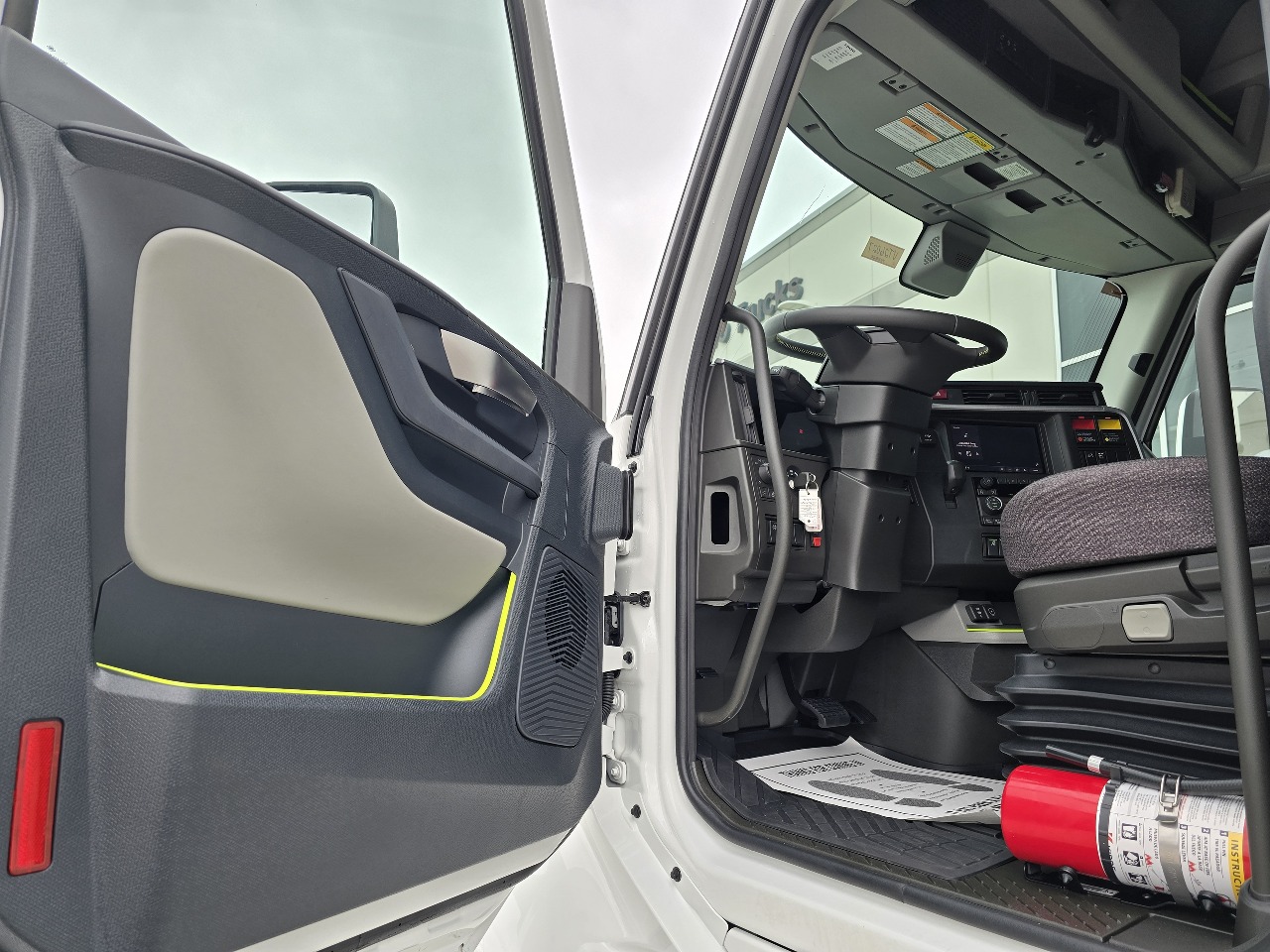 2026 Volvo - image 8