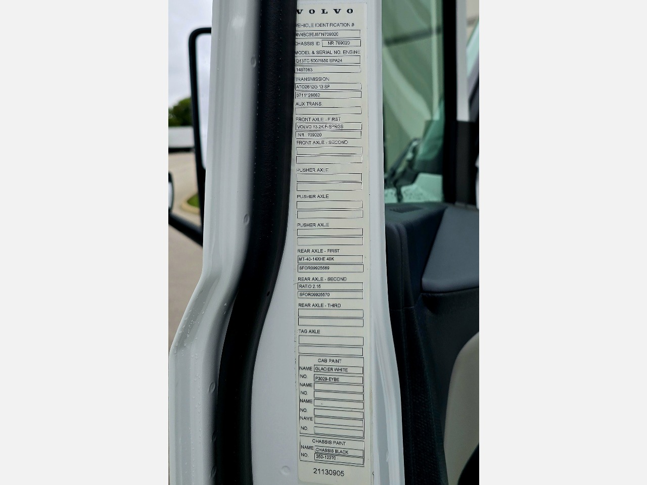 2026 Volvo - image 9