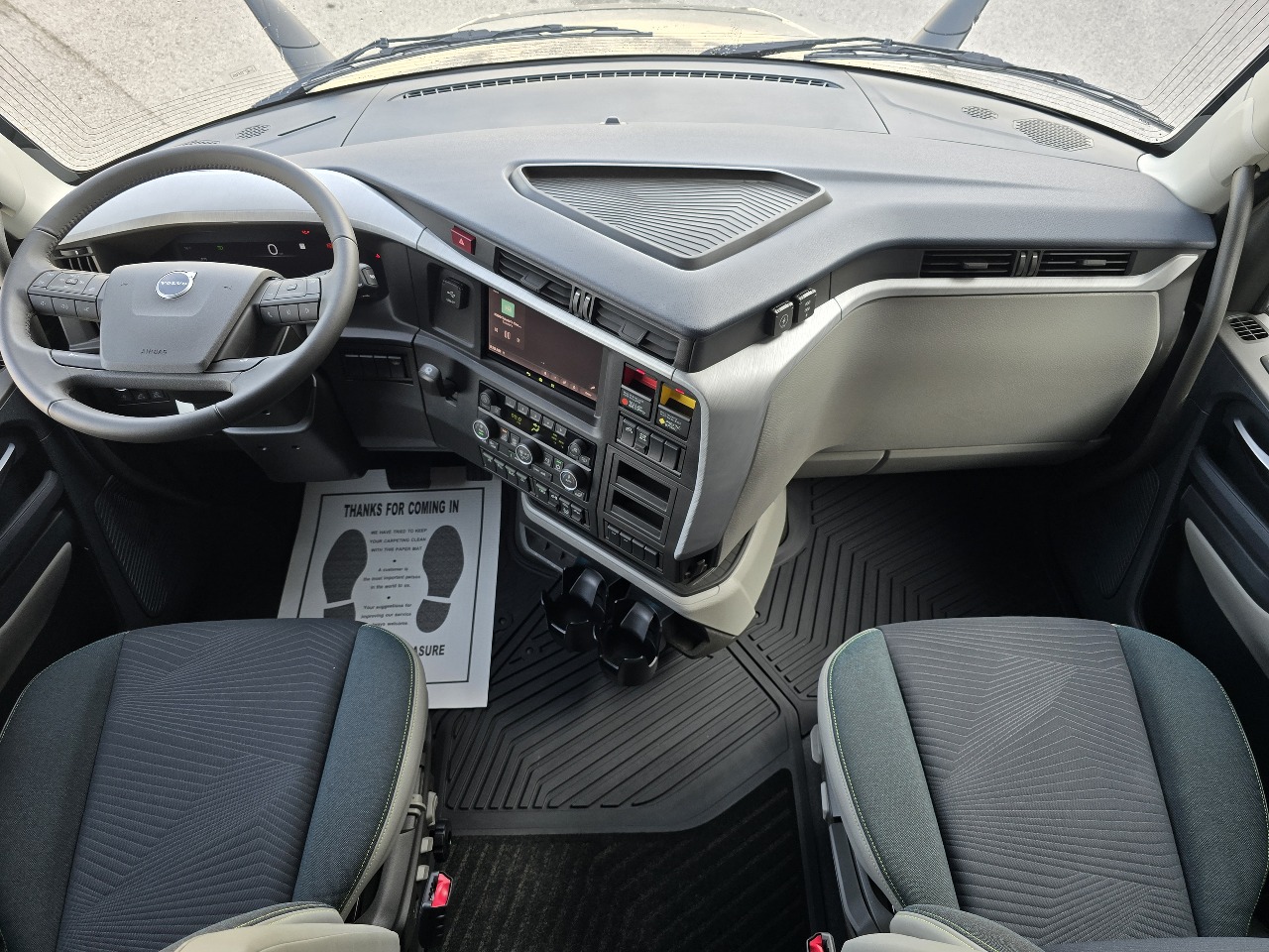 2026 Volvo - image 10