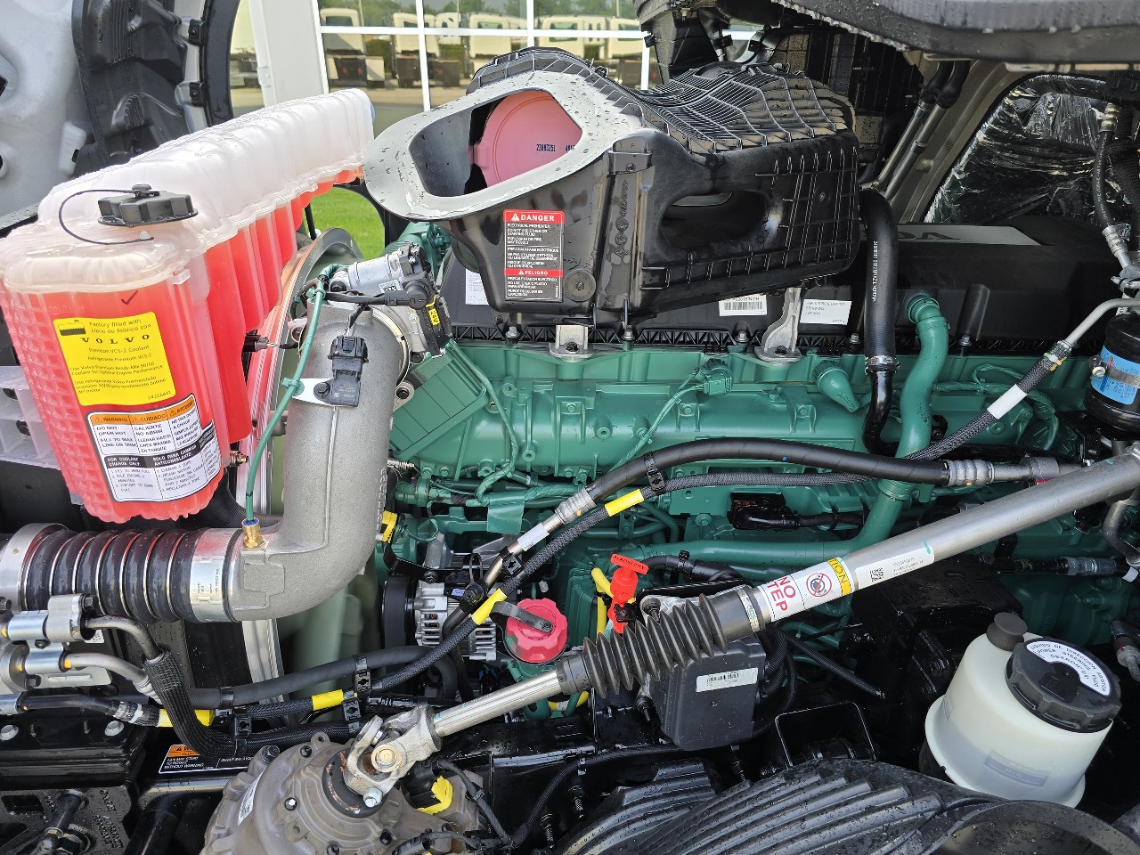 2026 Volvo - image 15