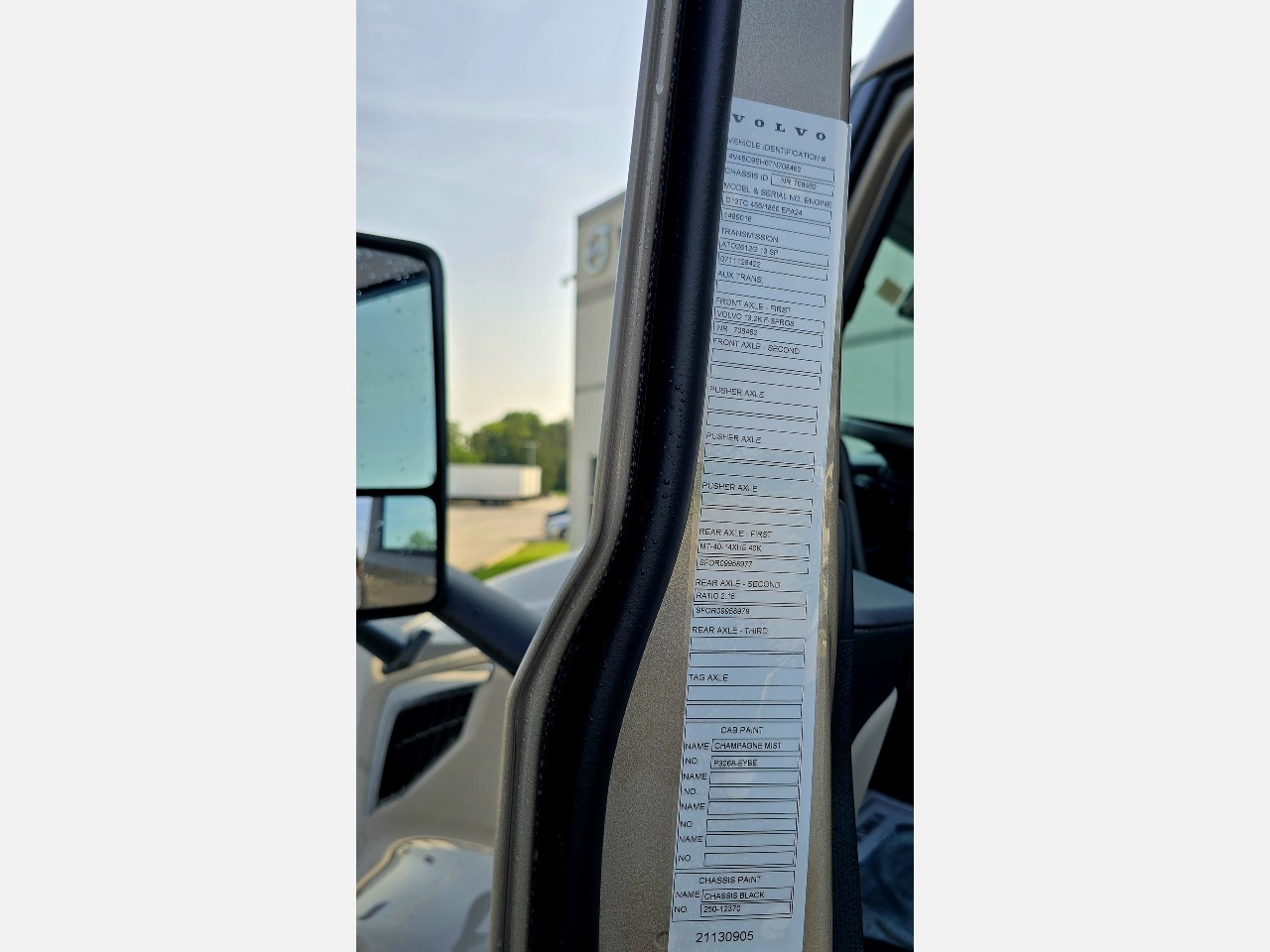 2026 Volvo - image 11