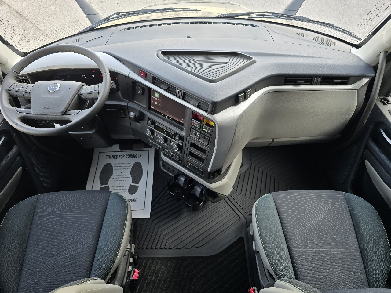 2026 Volvo - image 12