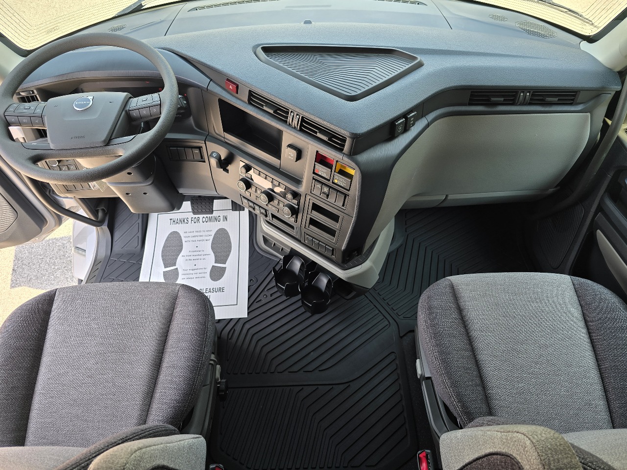 2026 Volvo - image 10