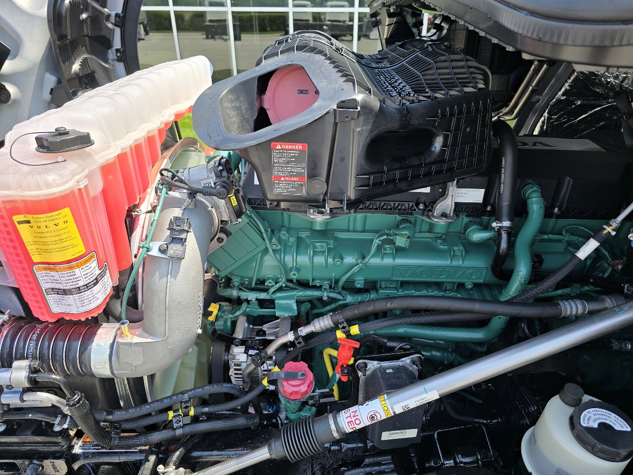 2026 Volvo - image 15