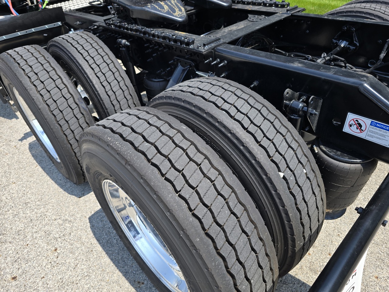 2026 Volvo - image 4