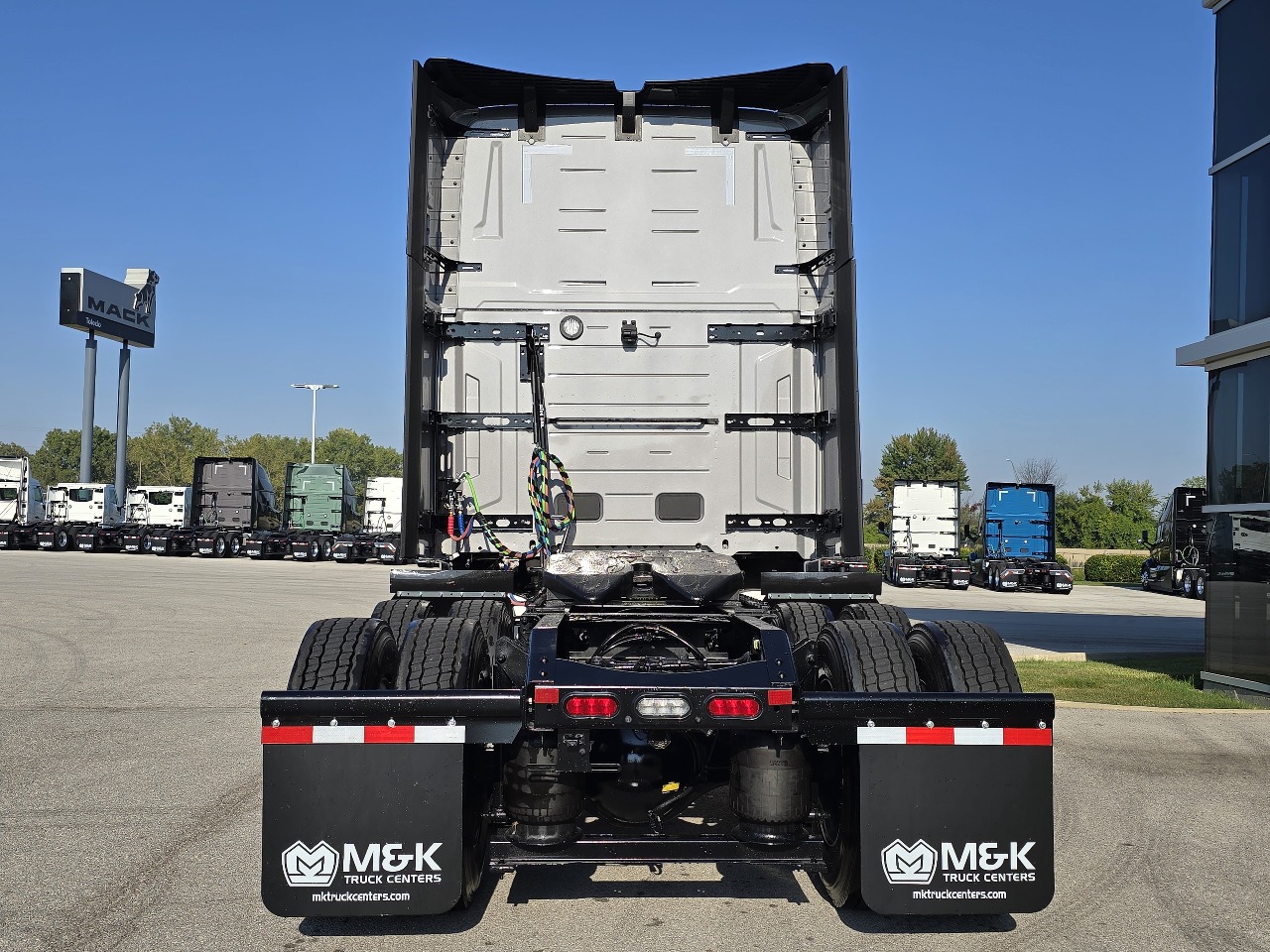 2026 Volvo - image 5