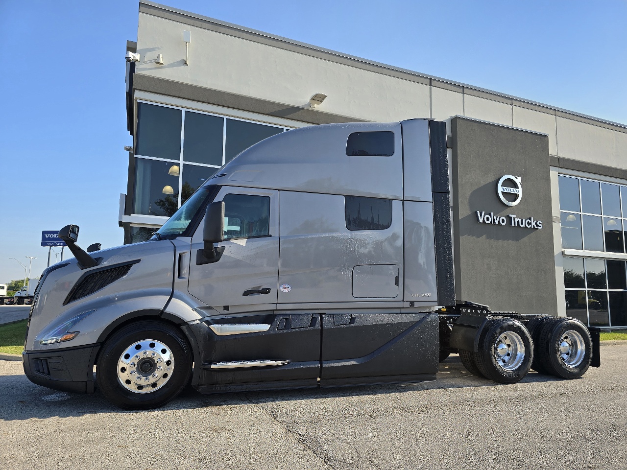 2026 Volvo - image 7