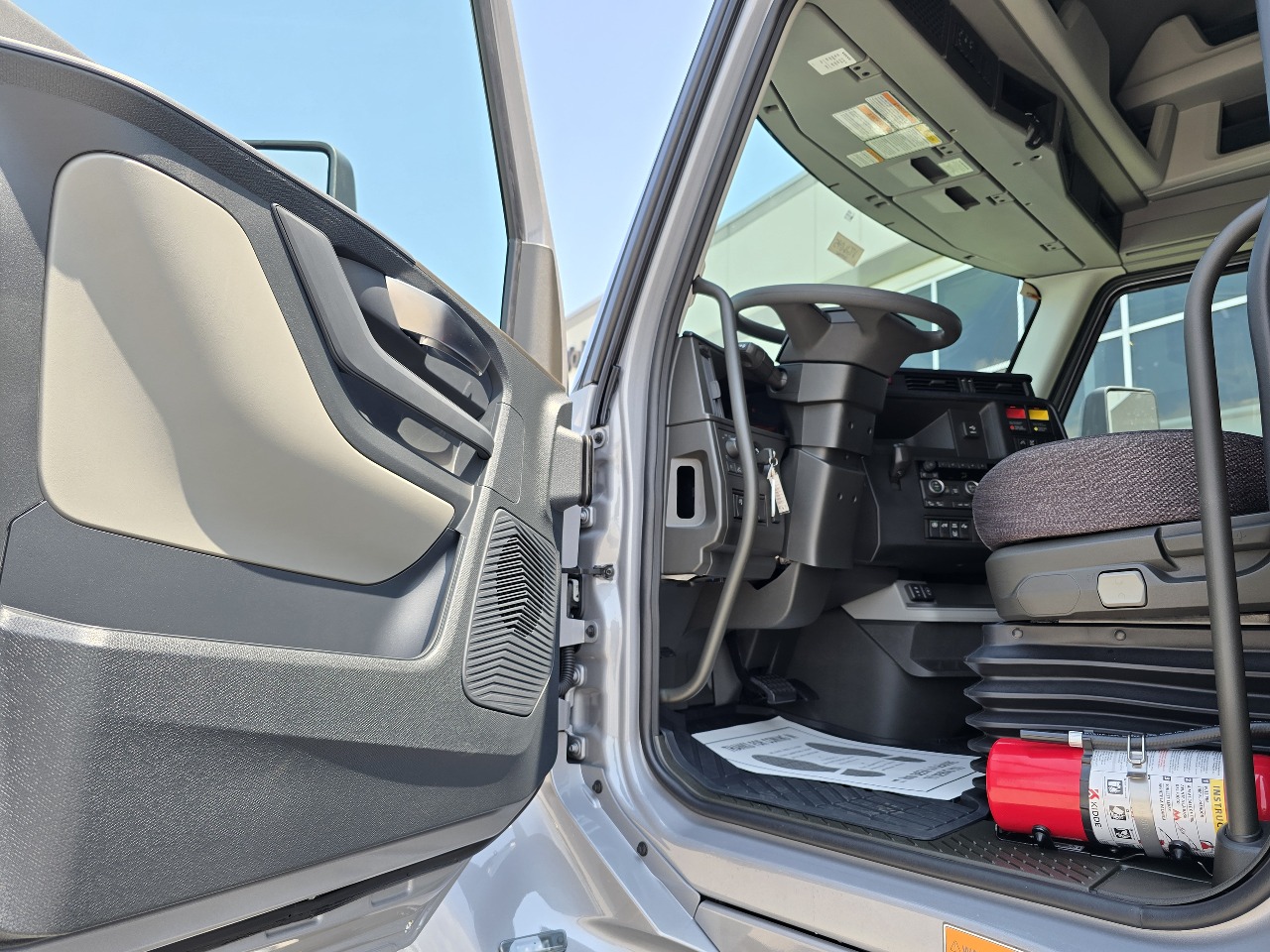 2026 Volvo - image 8