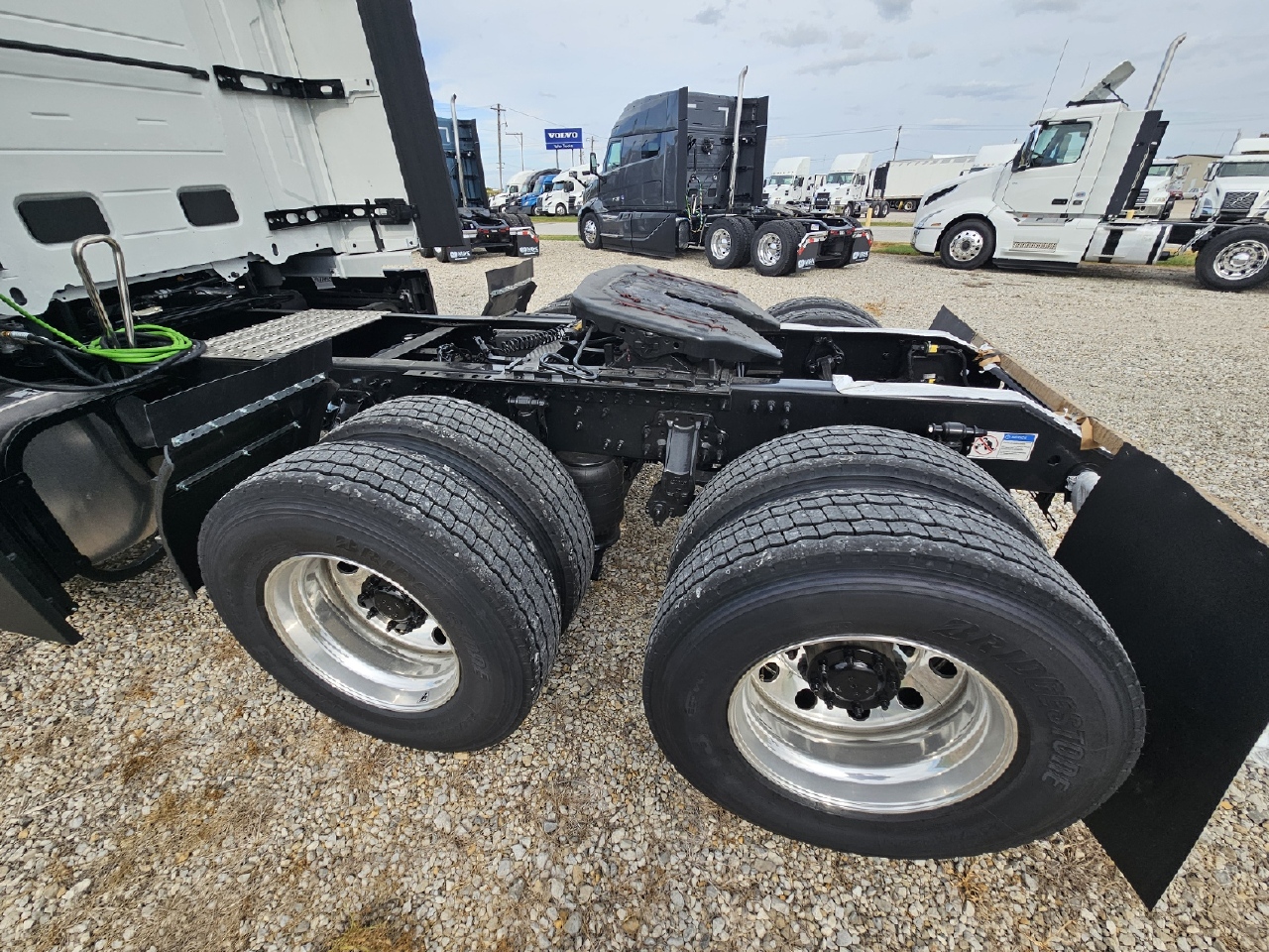 2026 Volvo - image 4