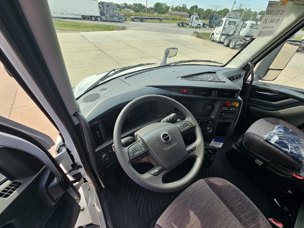 2026 Volvo - image 7