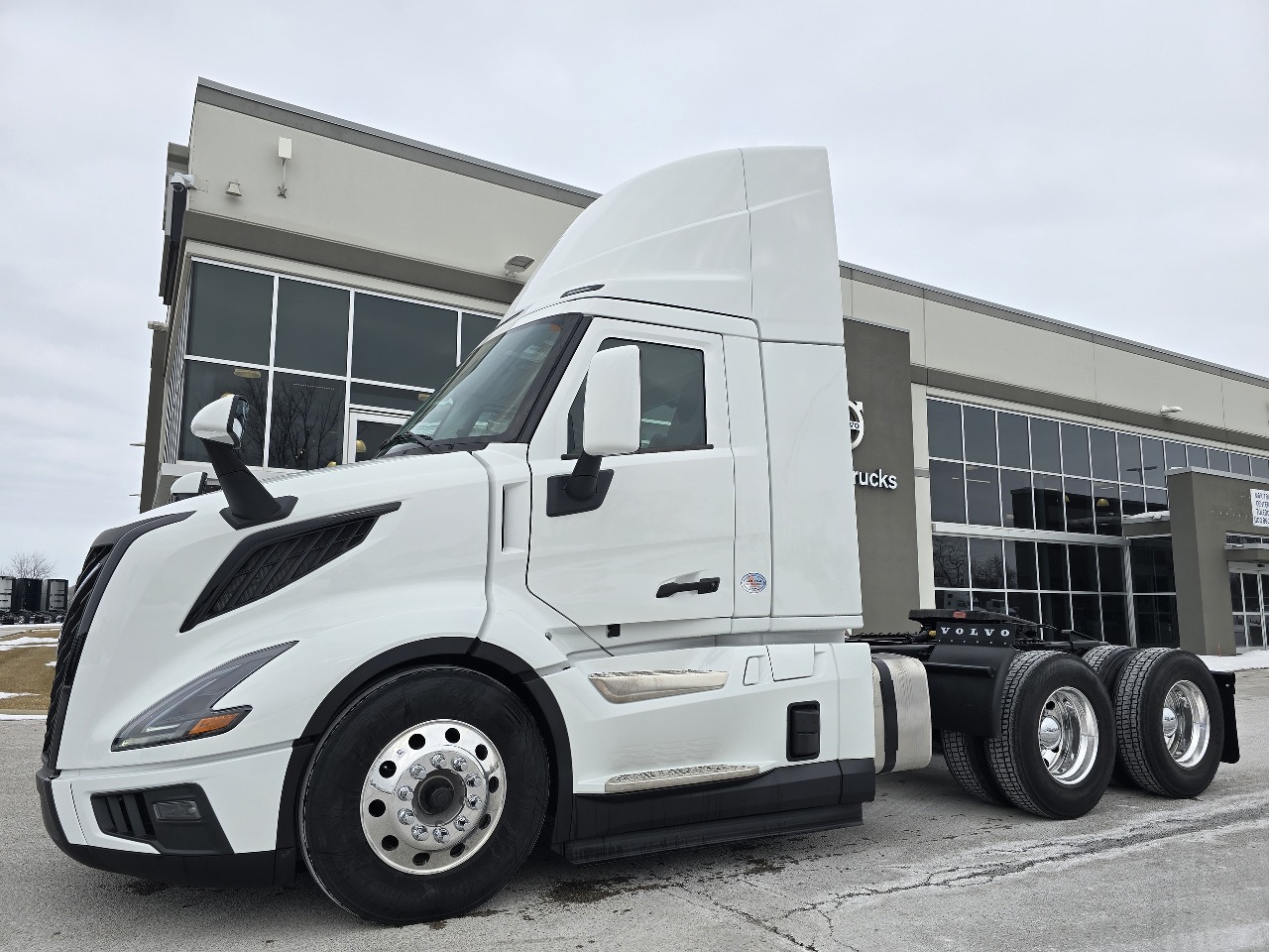 2026 Volvo - image 3