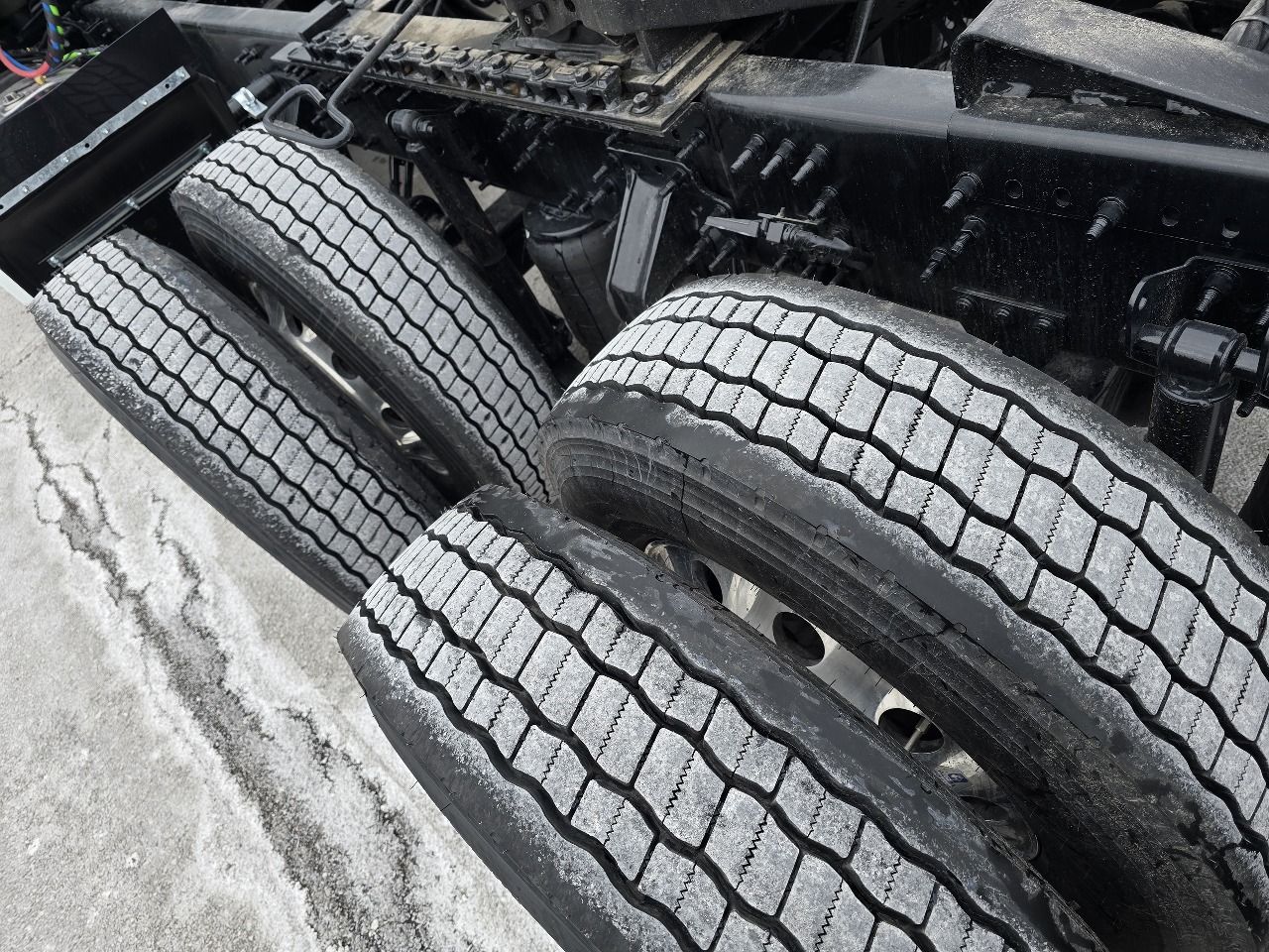 2026 Volvo - image 4