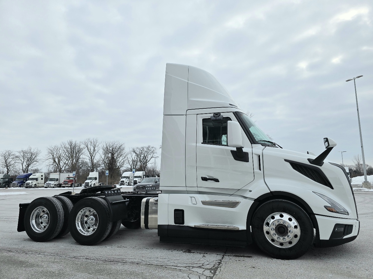 2026 Volvo - image 7