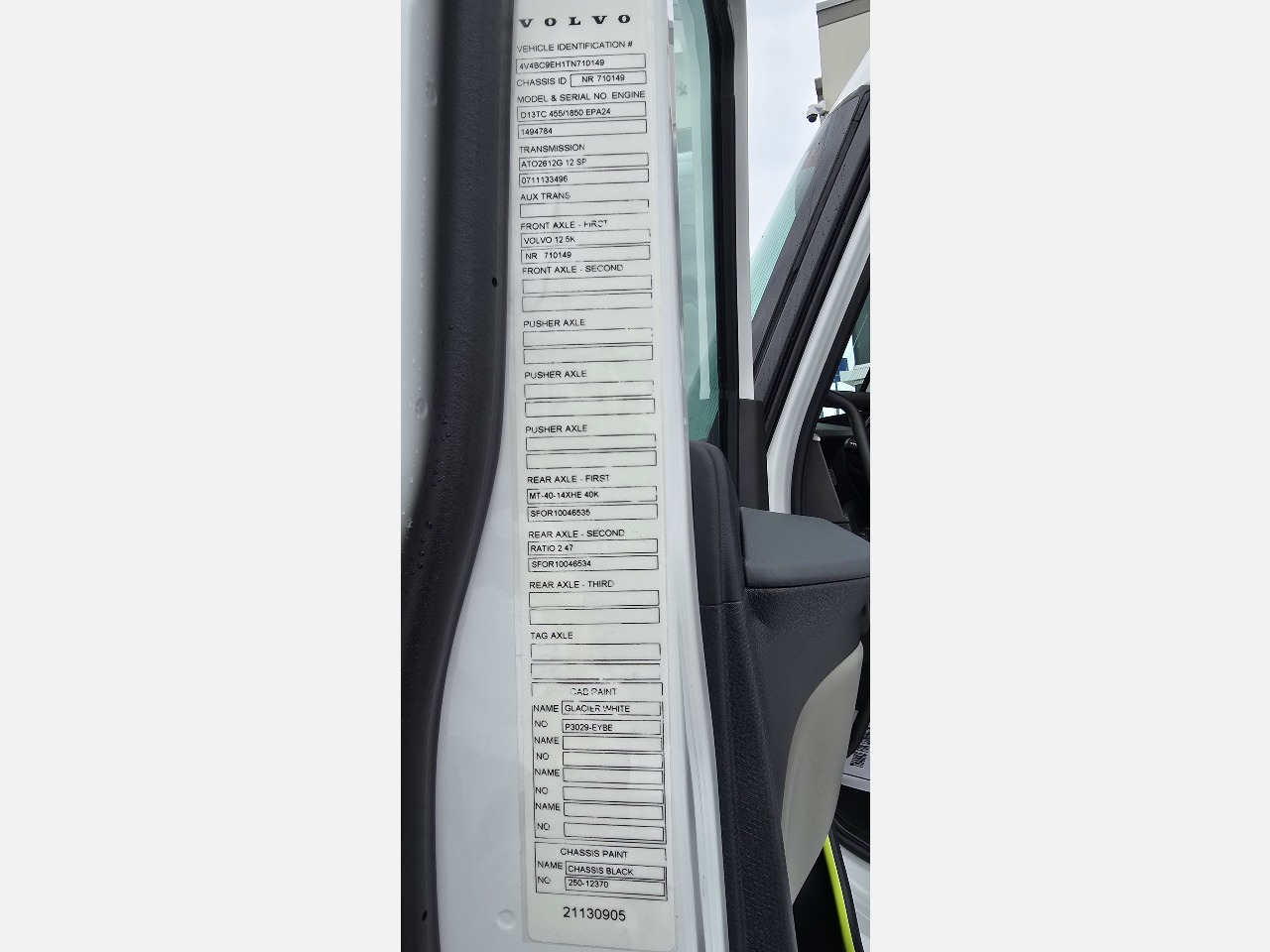 2026 Volvo - image 9