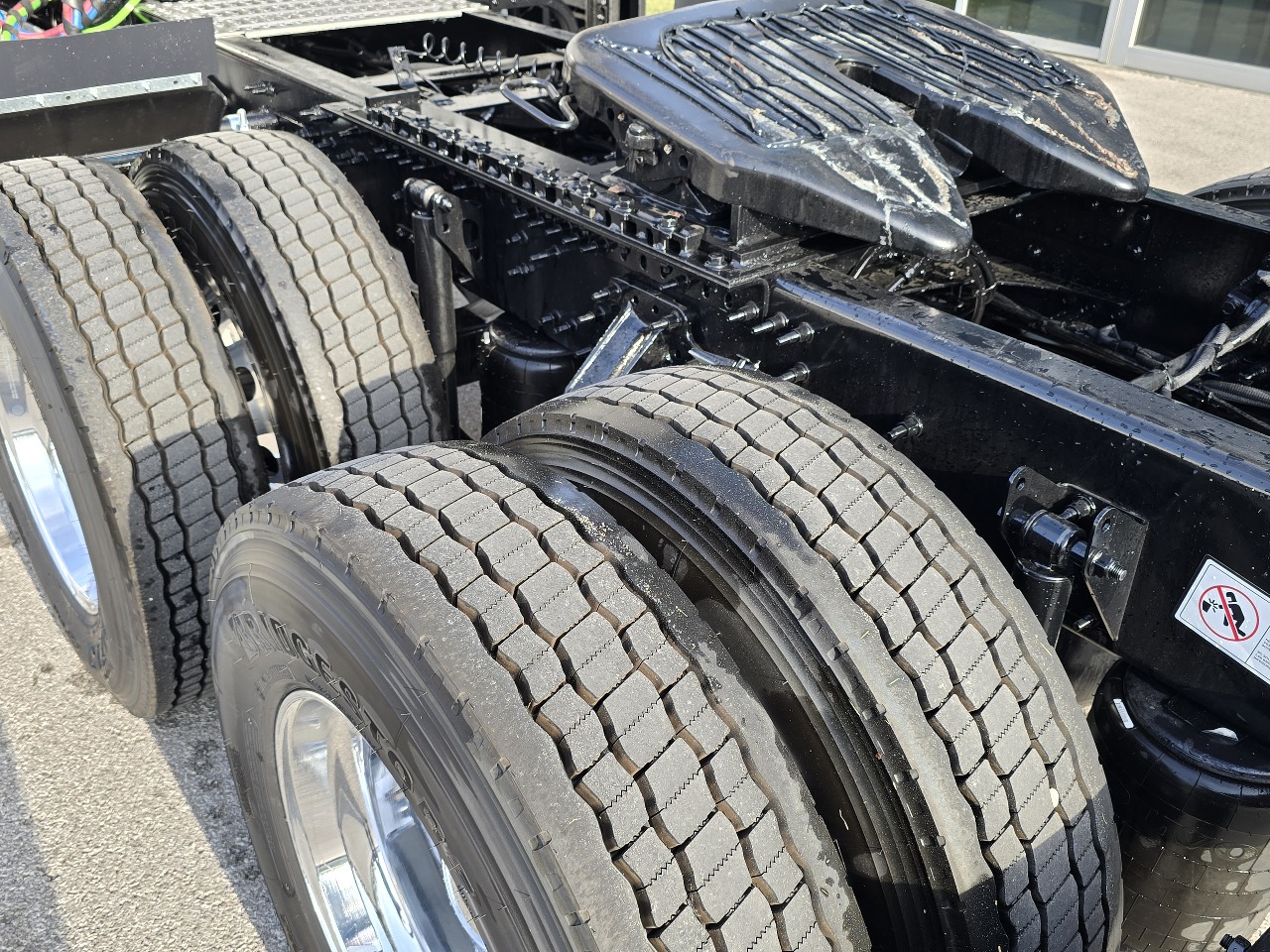 2026 Volvo - image 4