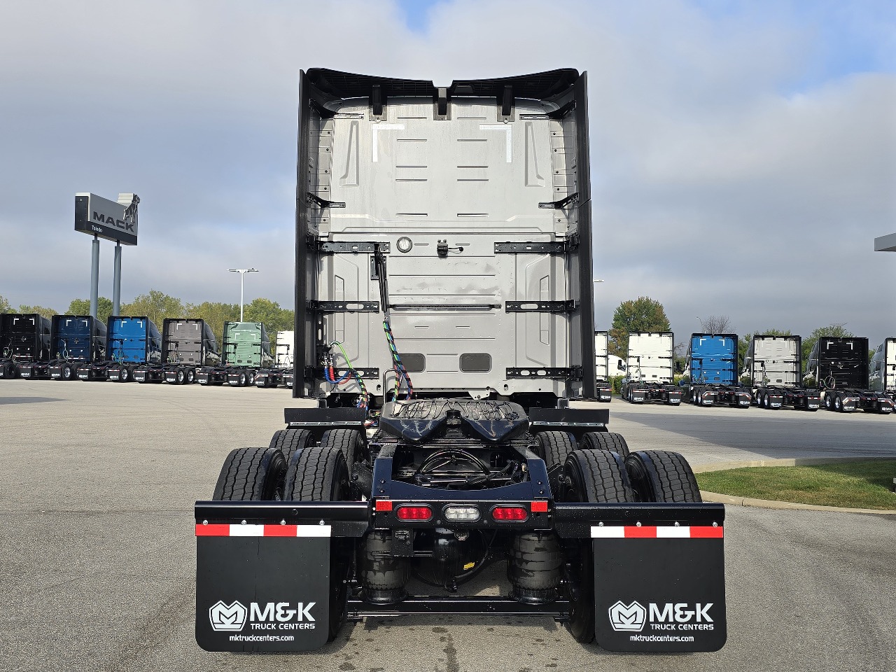 2026 Volvo - image 5