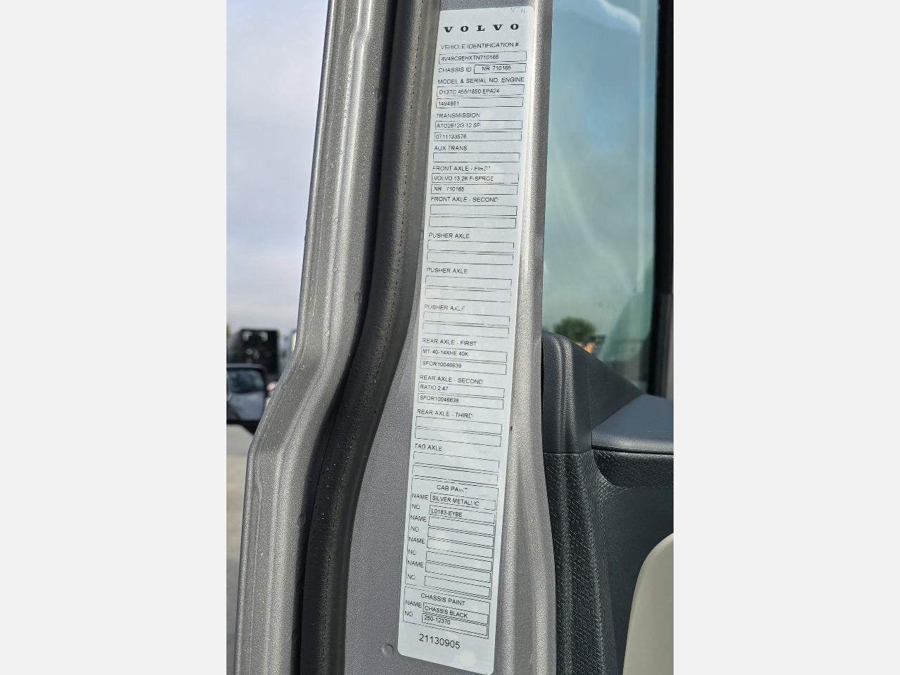 2026 Volvo - image 9