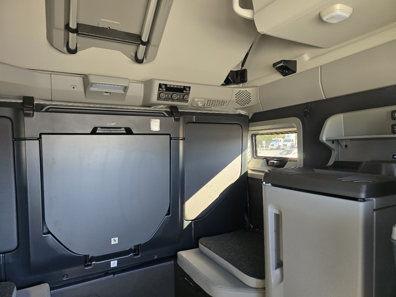 2026 Volvo - image 11