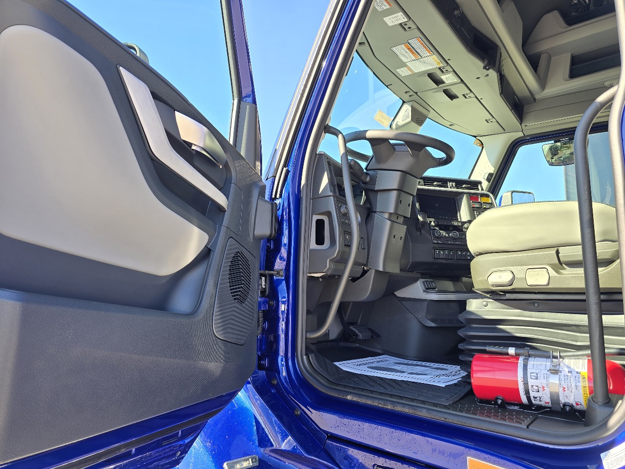 2026 Volvo - image 6