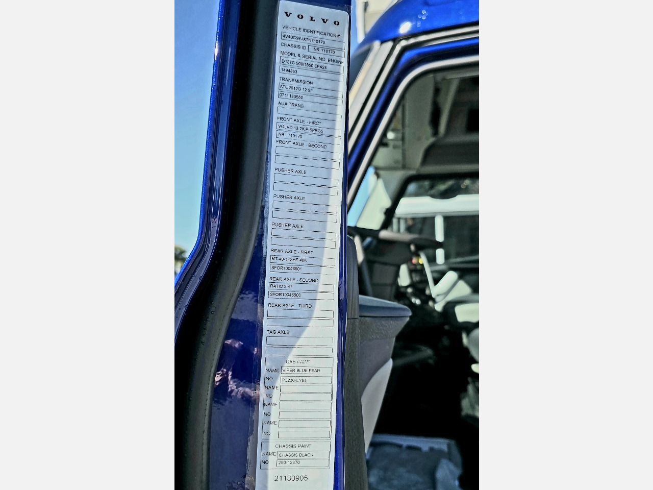 2026 Volvo - image 7