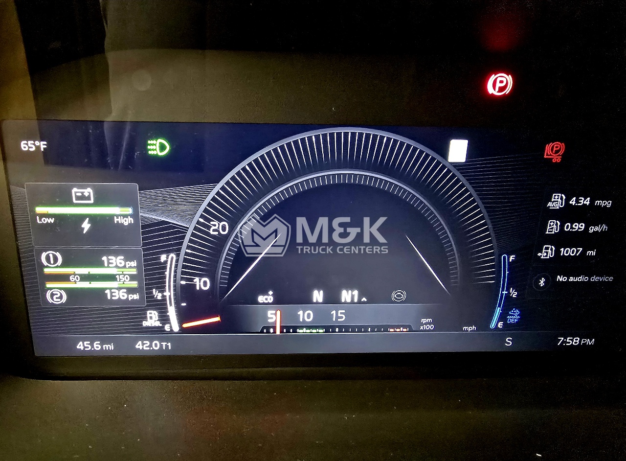 2026 Volvo - image 8