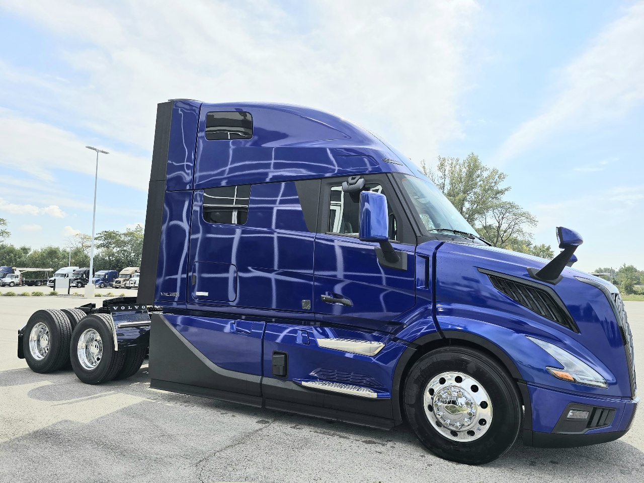 2026 Volvo - image 3