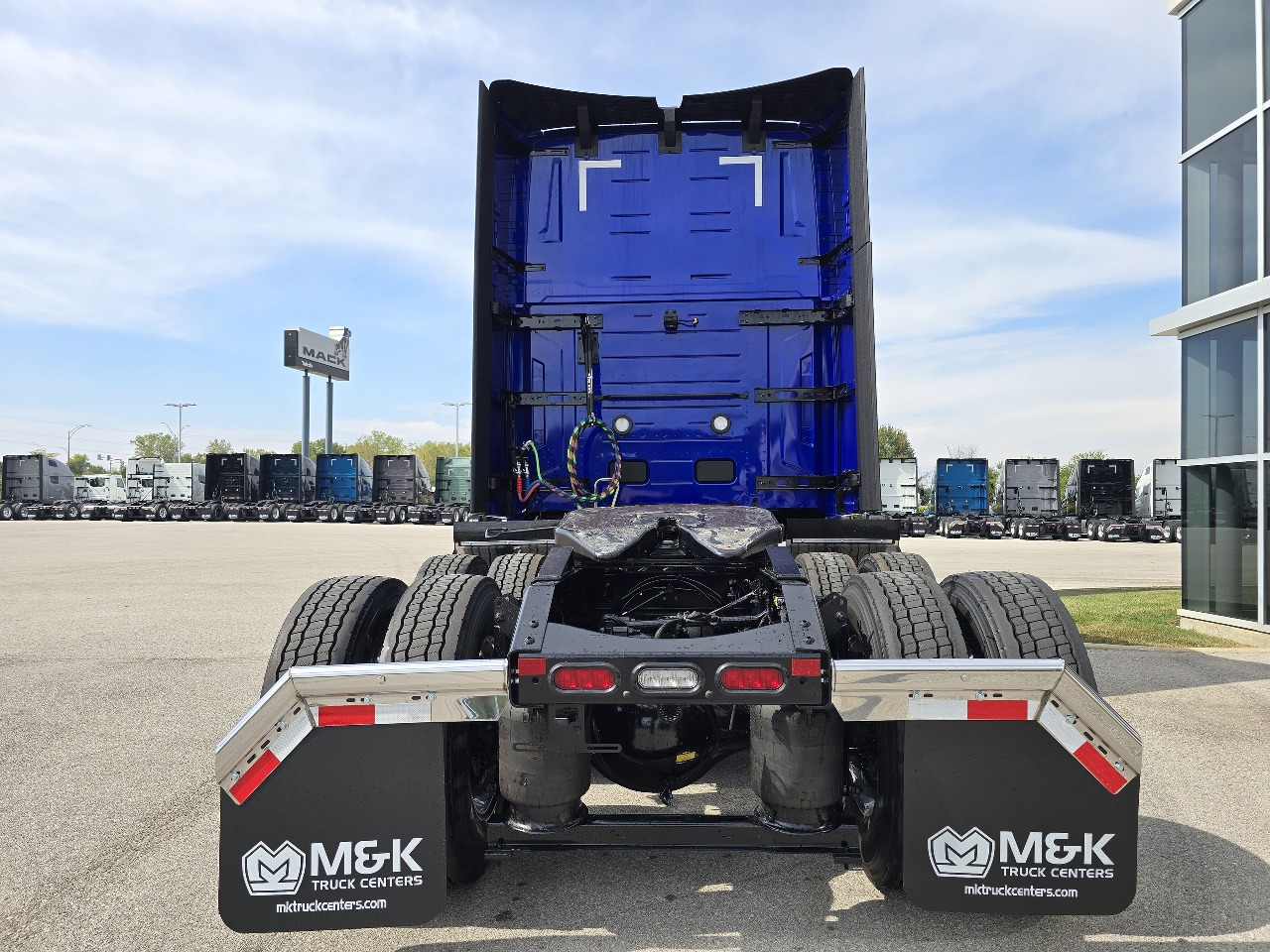 2026 Volvo - image 5