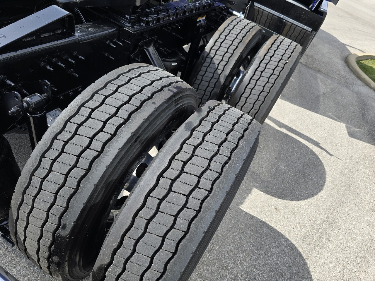 2026 Volvo - image 6